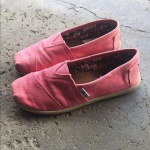 Womens pink toms